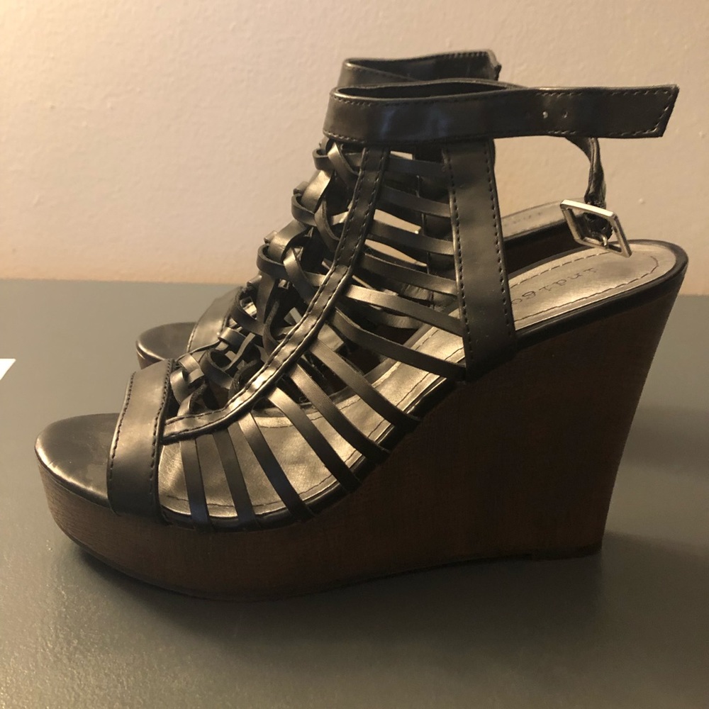 Black strappy wedges